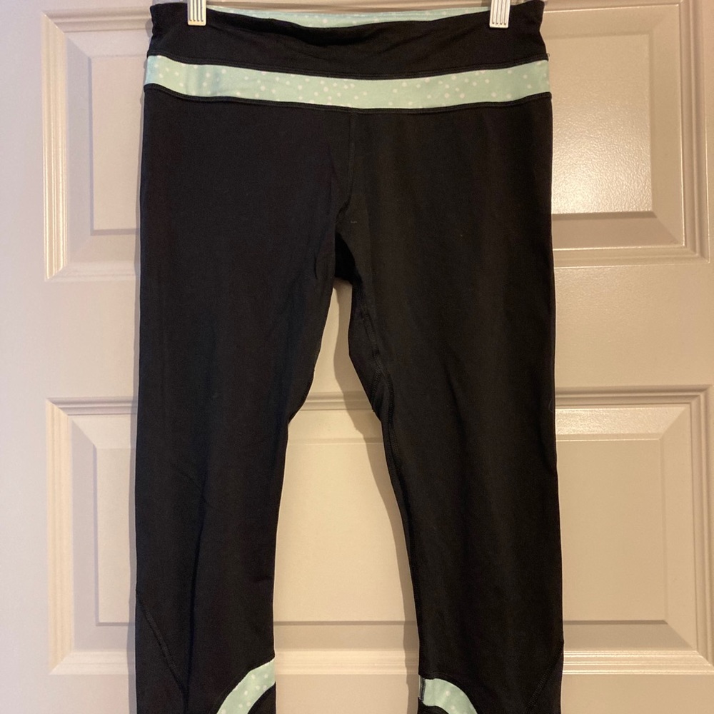 Lululemon mint Run Inspire crop leggings, size 6